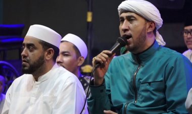 Lirik Qasidah Addinu Lana Versi Az Zahir Habib Ali Zainal Abidin Arab dan Latin