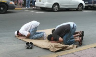 Hukum Shalat di Jalan Umum Menurut Imam Al-Nawawi