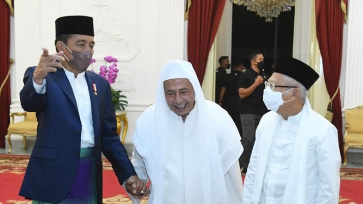 Momen Jokowi Genggam Tangan Habib Luthfi saat Zikir Kebangsaan di Istana